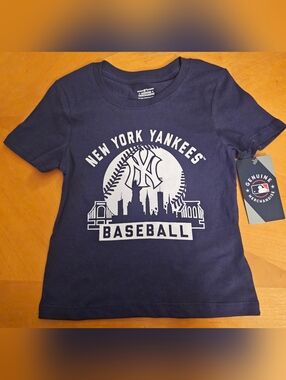 NWT Girls New York Yankees Baseball Skyline T-shirt Size XS (4/5)